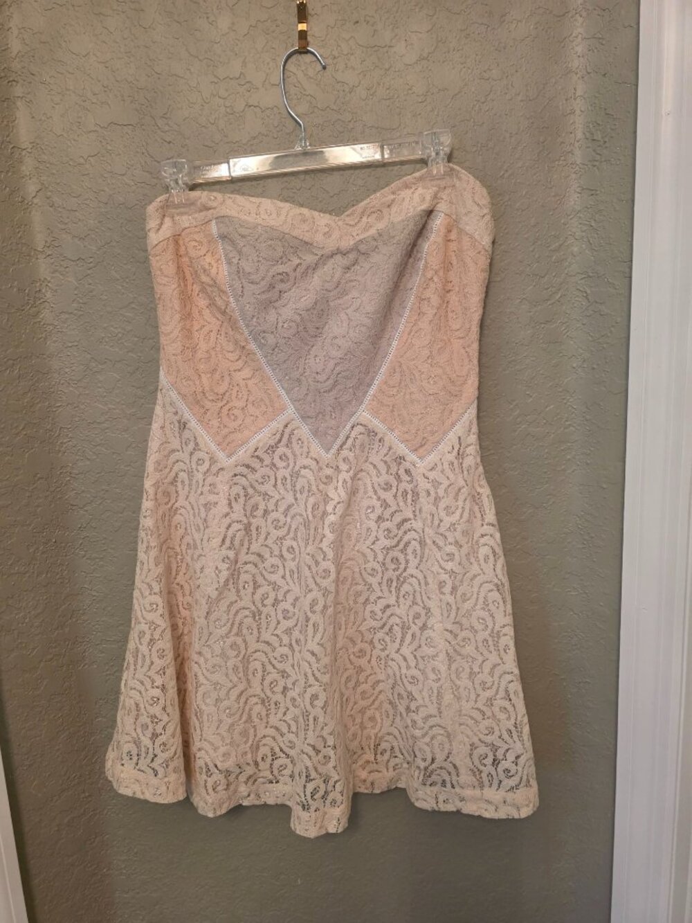 Kimchi Blue Neutral Lace Strapless Mini Dress size 8 NEW